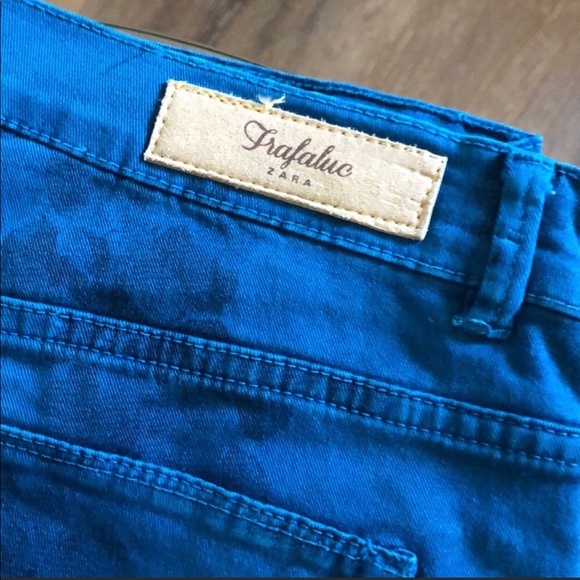 Zara Trafaluc Blue Floral Patterned Jeans Size 6 (Euro 38) EUC. - Picture 2 of 2